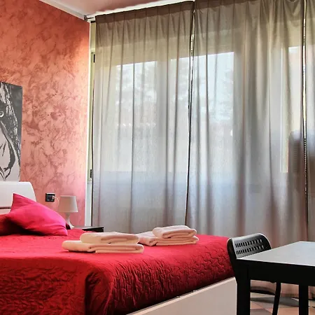 Отель Logicasa Residenza Aurora Lake Como