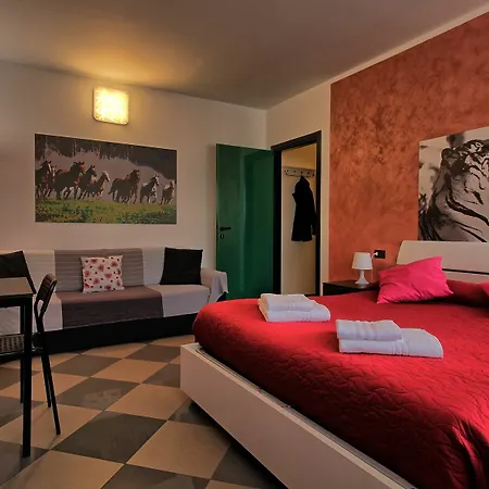 Отель Logicasa Residenza Aurora 3*